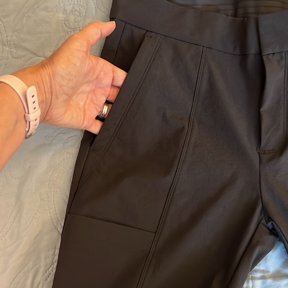 Black Athleta Wander Stash skinny pants in size 4 tall - Picture 9 of 10